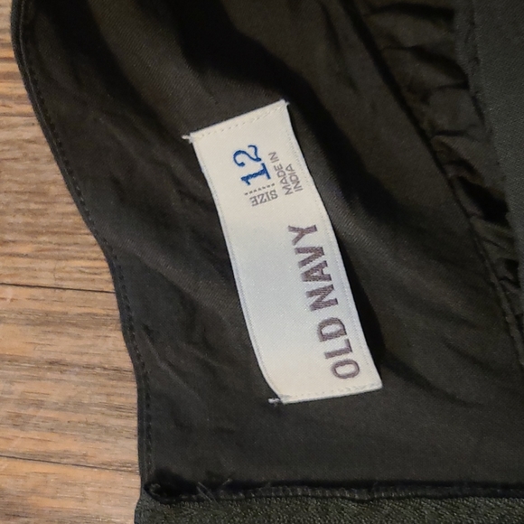 Green skirt - Picture 4 of 7